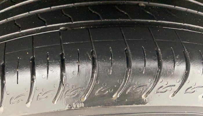 2023 KIA CARENS PRESTIGE PLUS 1.5 PETROL IMT 7 STR, Petrol, Manual, 6,537 km, Left Rear Tyre Tread