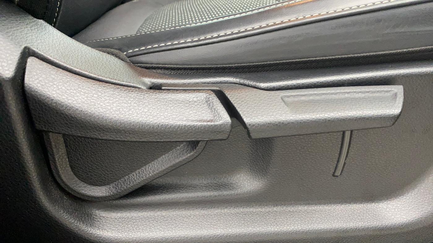 2023 KIA CARENS PRESTIGE PLUS 1.5 PETROL IMT 7 STR, Petrol, Manual, 6,537 km, Driver Side Adjustment Panel