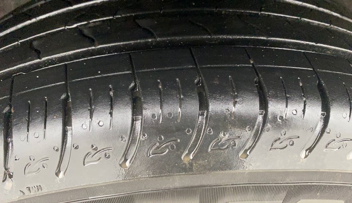 2023 KIA CARENS PRESTIGE PLUS 1.5 PETROL IMT 7 STR, Petrol, Manual, 6,537 km, Right Rear Tyre Tread