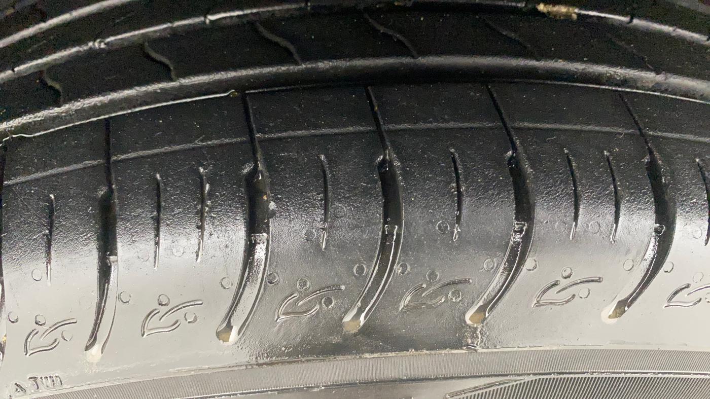 2023 KIA CARENS PRESTIGE PLUS 1.5 PETROL IMT 7 STR, Petrol, Manual, 6,537 km, Left Front Tyre Tread