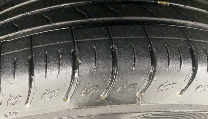 2023 KIA CARENS PRESTIGE PLUS 1.5 PETROL IMT 7 STR, Petrol, Manual, 6,537 km, Left Front Tyre Tread