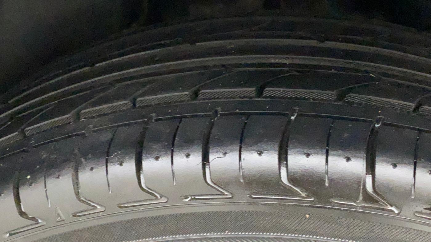 2018 Volkswagen Vento HIGHLINE PLUS 1.5 AT 16 ALLOY, Diesel, Automatic, 76,910 km, Right Rear Tyre Tread
