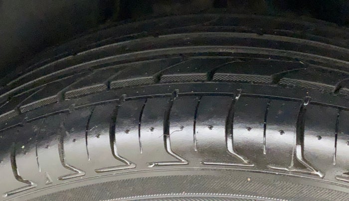 2018 Volkswagen Vento HIGHLINE PLUS 1.5 AT 16 ALLOY, Diesel, Automatic, 76,910 km, Right Rear Tyre Tread