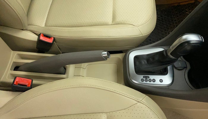 2018 Volkswagen Vento HIGHLINE PLUS 1.5 AT 16 ALLOY, Diesel, Automatic, 76,910 km, Gear Lever