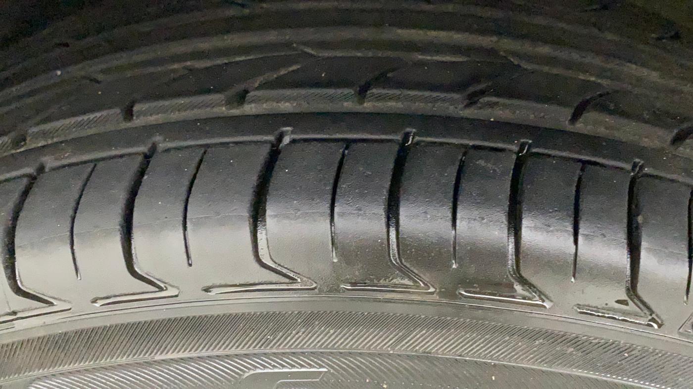 2018 Volkswagen Vento HIGHLINE PLUS 1.5 AT 16 ALLOY, Diesel, Automatic, 76,910 km, Left Front Tyre Tread