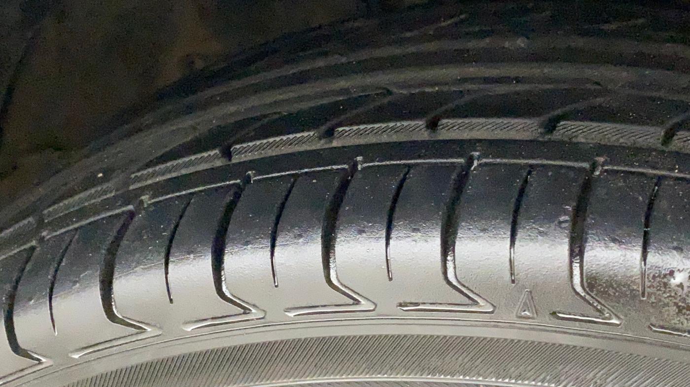 2018 Volkswagen Vento HIGHLINE PLUS 1.5 AT 16 ALLOY, Diesel, Automatic, 76,910 km, Right Front Tyre Tread