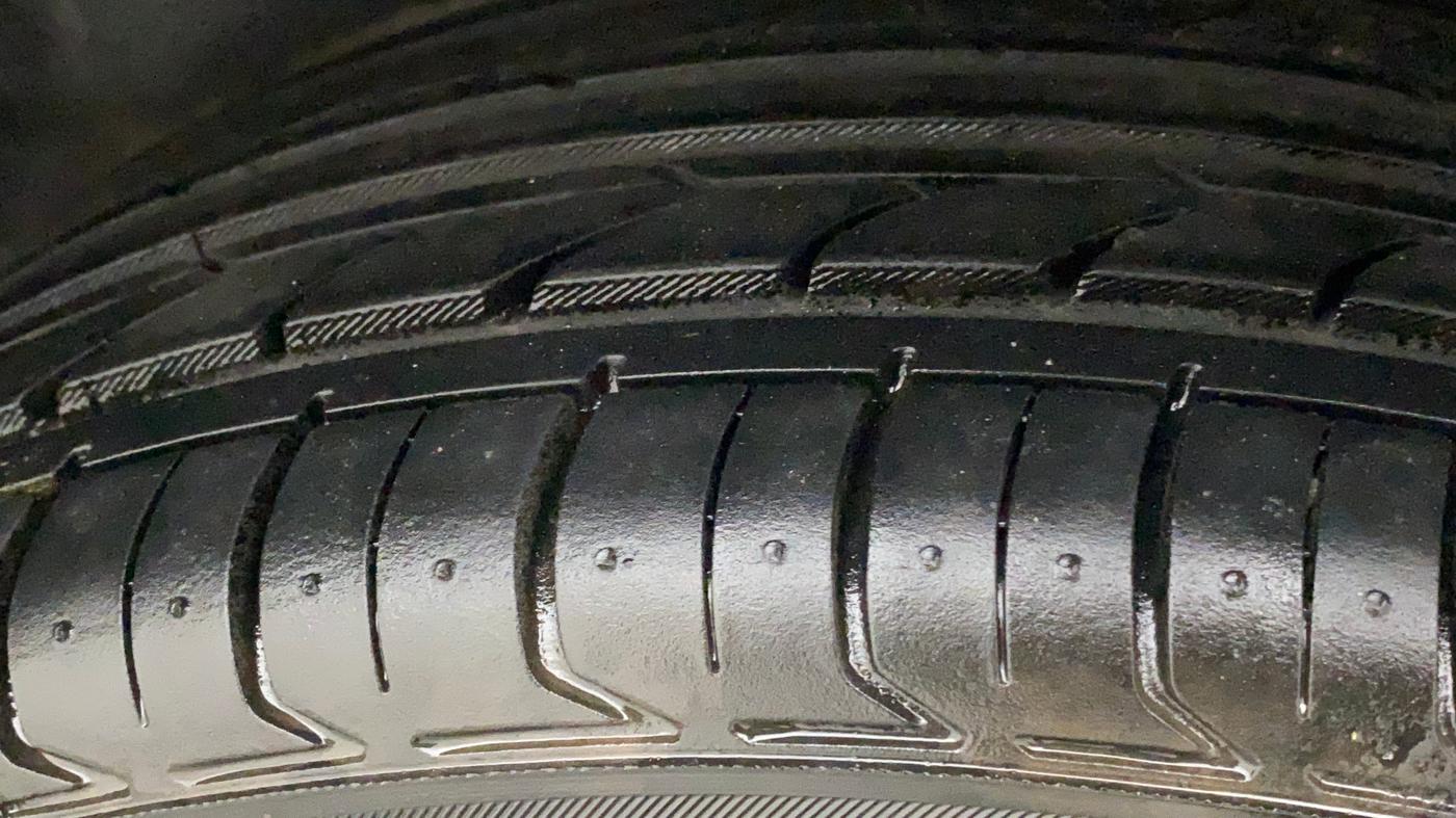 2018 Volkswagen Vento HIGHLINE PLUS 1.5 AT 16 ALLOY, Diesel, Automatic, 76,910 km, Left Rear Tyre Tread