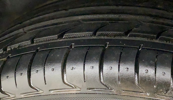 2018 Volkswagen Vento HIGHLINE PLUS 1.5 AT 16 ALLOY, Diesel, Automatic, 76,910 km, Left Rear Tyre Tread