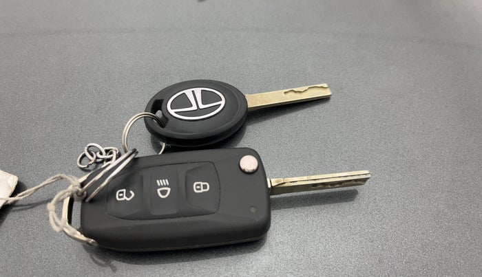 2021 Tata Tiago XT PETROL, Petrol, Manual, 42,255 km, Key Close Up