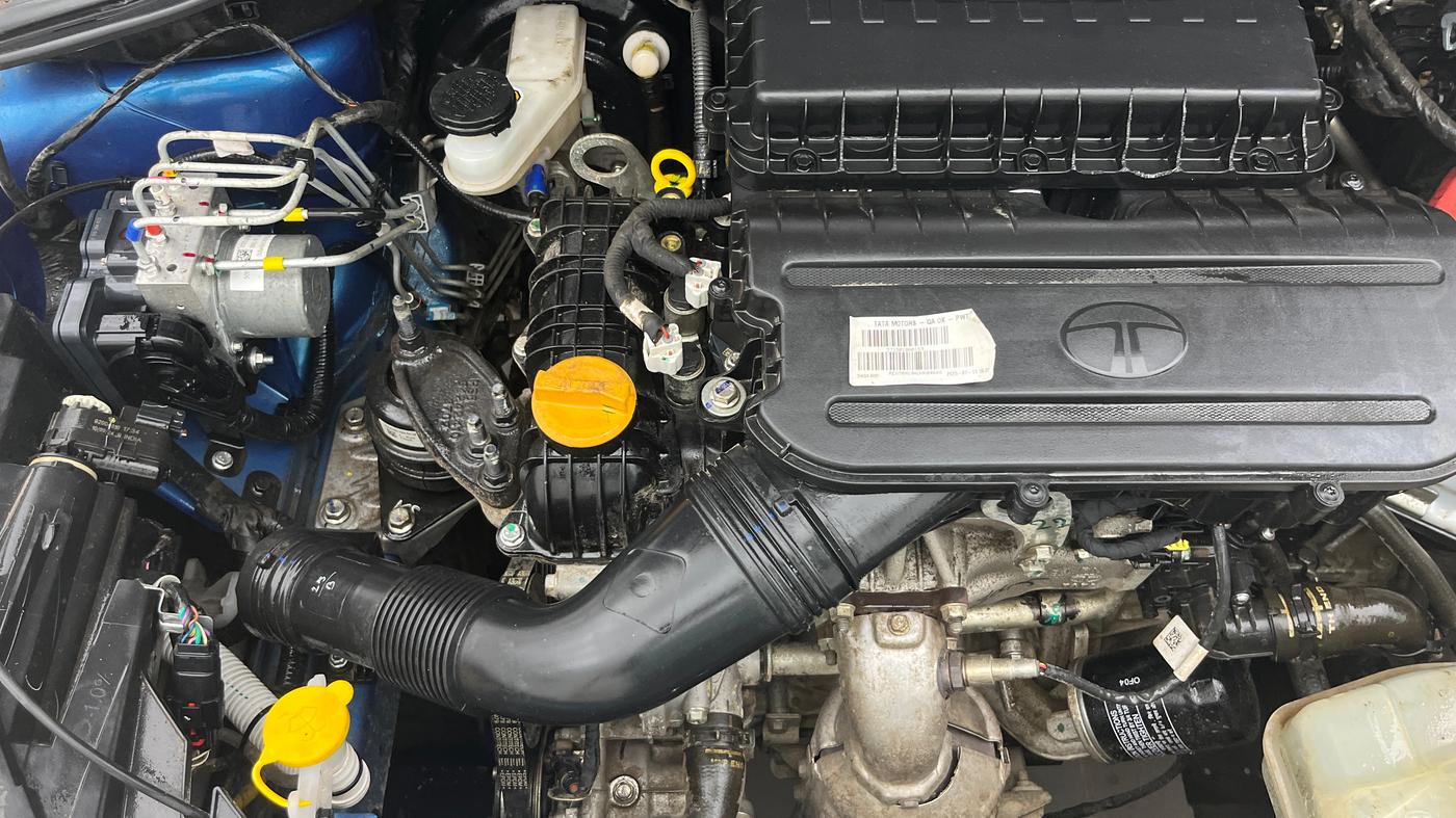 2025 Tata Tiago XZA, Petrol, Automatic, 5,081 km, Engine View - Right