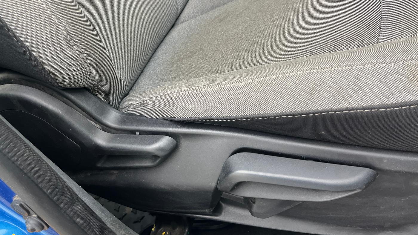 2025 Tata Tiago XZA, Petrol, Automatic, 5,081 km, Driver Side Adjustment Panel