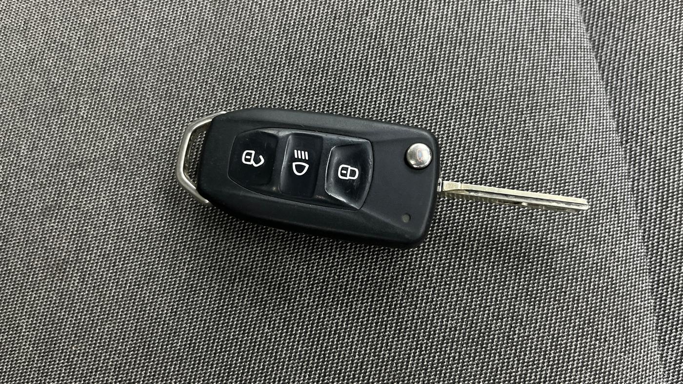 2025 Tata Tiago XZA, Petrol, Automatic, 5,081 km, Key Close Up