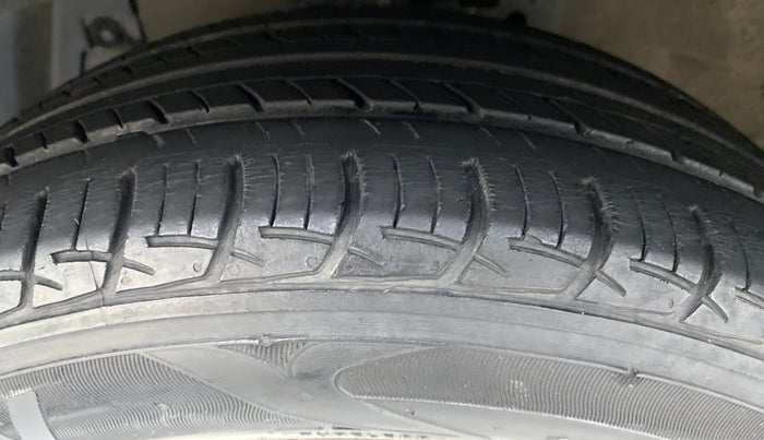 2018 Maruti Ciaz DELTA 1.5 SHVS VVT MT, Petrol, Manual, 23,750 km, Left Front Tyre Tread