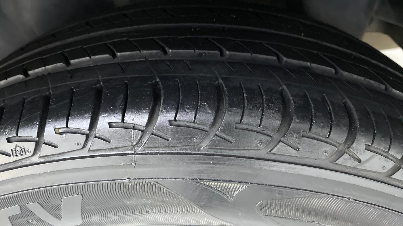 2018 Maruti Ciaz DELTA 1.5 SHVS VVT MT, Petrol, Manual, 23,750 km, Left Rear Tyre Tread