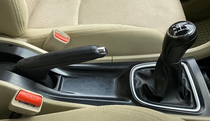 2018 Maruti Ciaz DELTA 1.5 SHVS VVT MT, Petrol, Manual, 23,750 km, Gear Lever