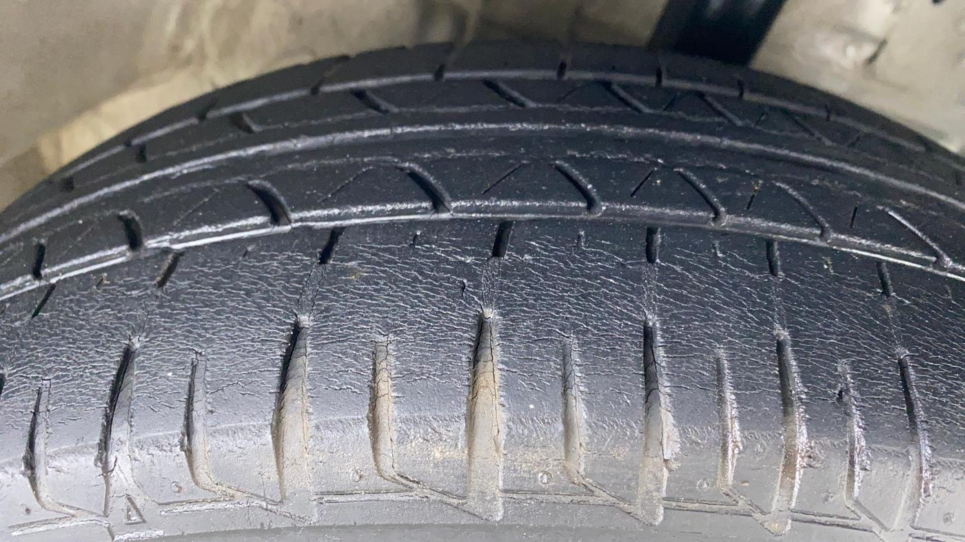 2011 Toyota Etios G, Petrol, Manual, 53,329 km, Right Front Tyre Tread