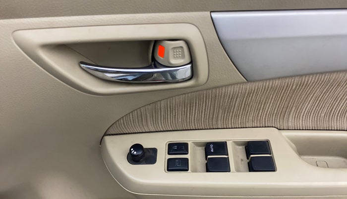 2013 Maruti Ertiga ZXI, Petrol, Manual, 75,203 km, Driver Side Door Panels Control