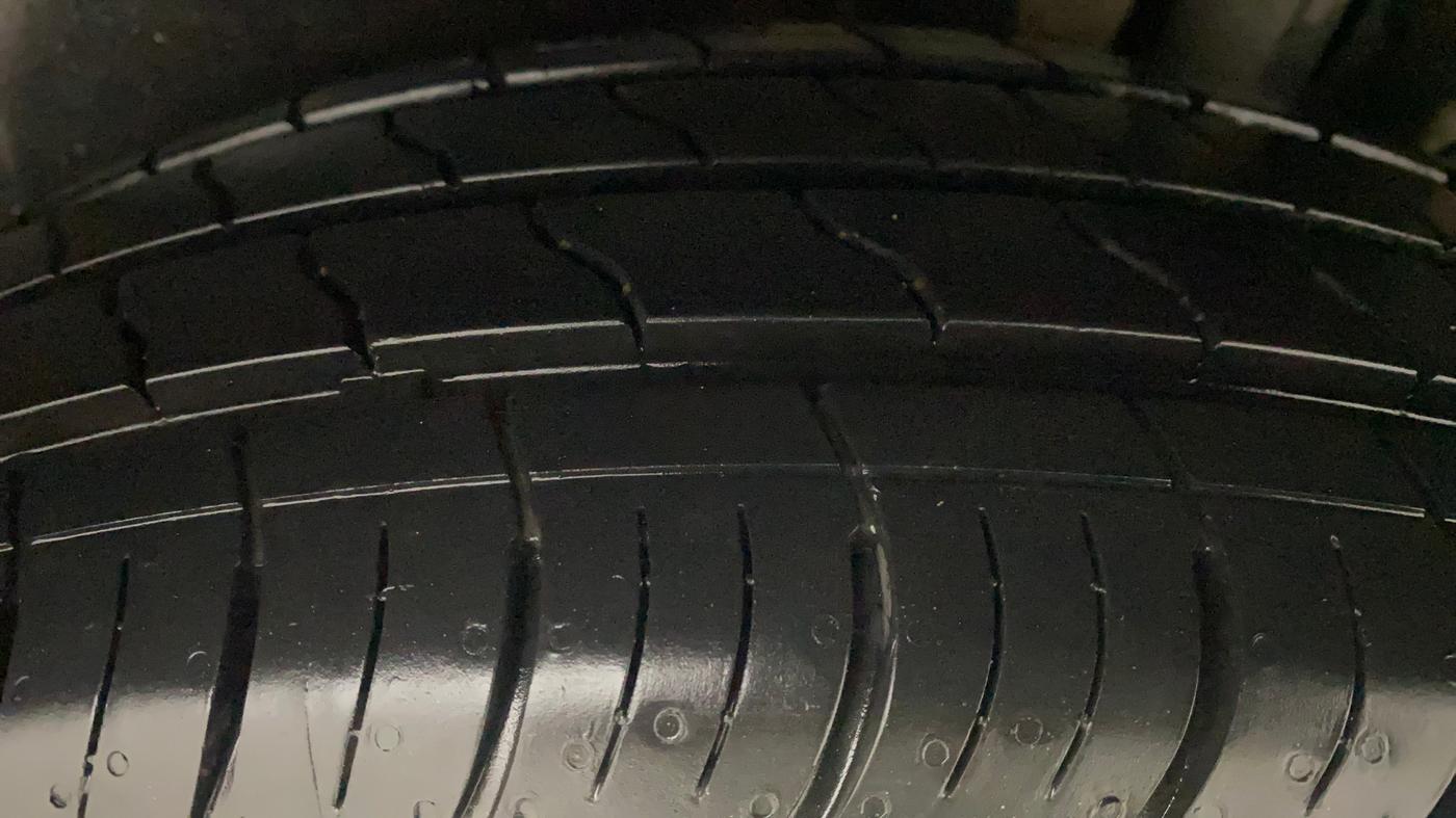 2013 Maruti Ertiga ZXI, Petrol, Manual, 75,203 km, Left Rear Tyre Tread