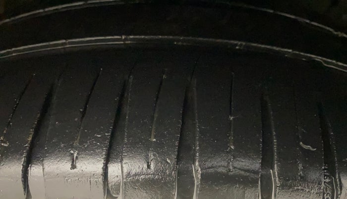 2013 Maruti Ertiga ZXI, Petrol, Manual, 75,203 km, Right Front Tyre Tread