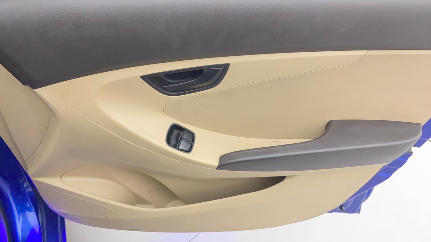 2015 Hyundai Eon ERA +, Petrol, Manual, 98,204 km, Driver Side Door Panels Control