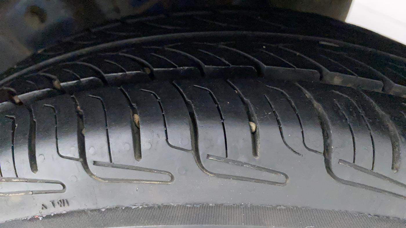 2015 Hyundai Eon ERA +, Petrol, Manual, 98,204 km, Left Rear Tyre Tread