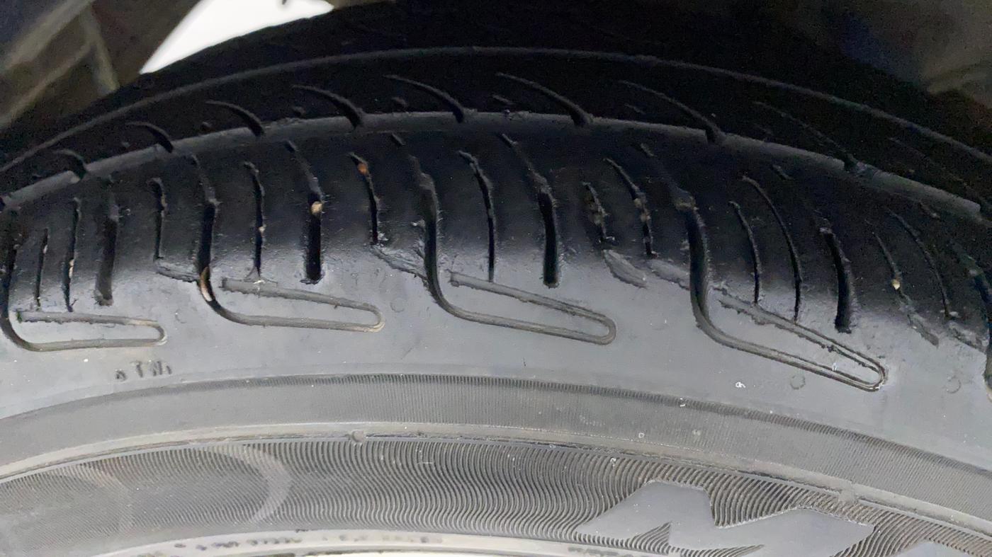 2015 Hyundai Eon ERA +, Petrol, Manual, 98,204 km, Right Rear Tyre Tread