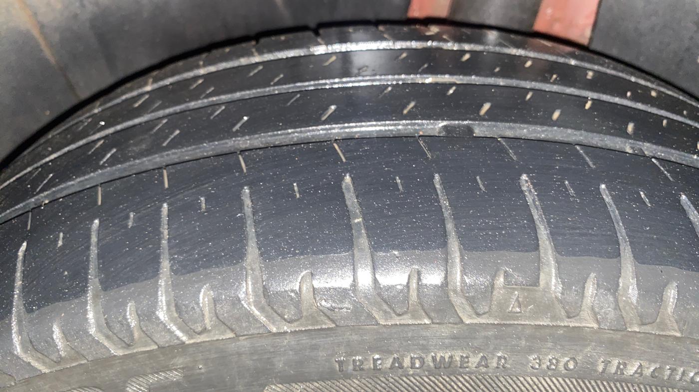 2022 Maruti Ertiga   VXI (O) CNG, CNG, Manual, 53,556 km, Left Rear Tyre Tread