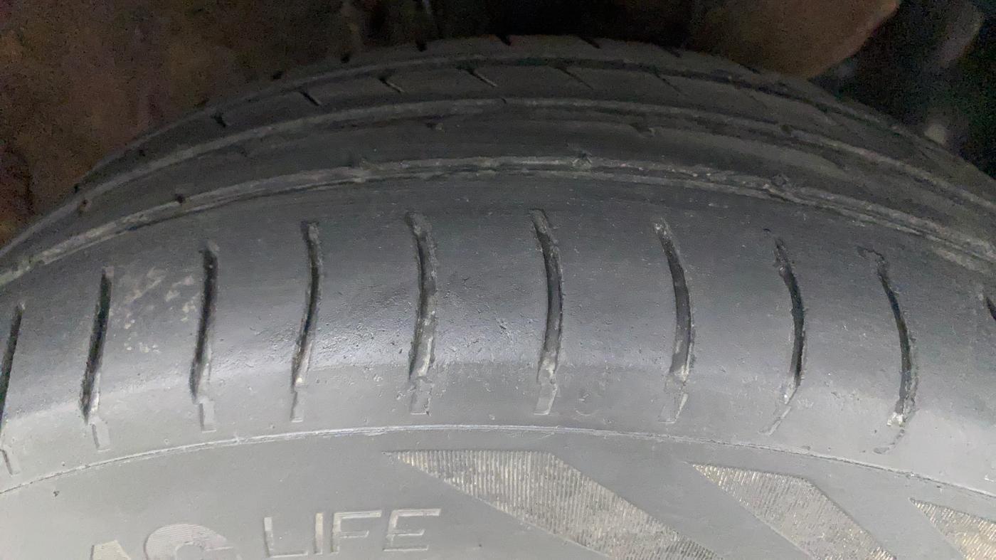 2017 Hyundai Elite i20 SPORTZ 1.4 CRDI, Diesel, Manual, 90,170 km, Right Front Tyre Tread