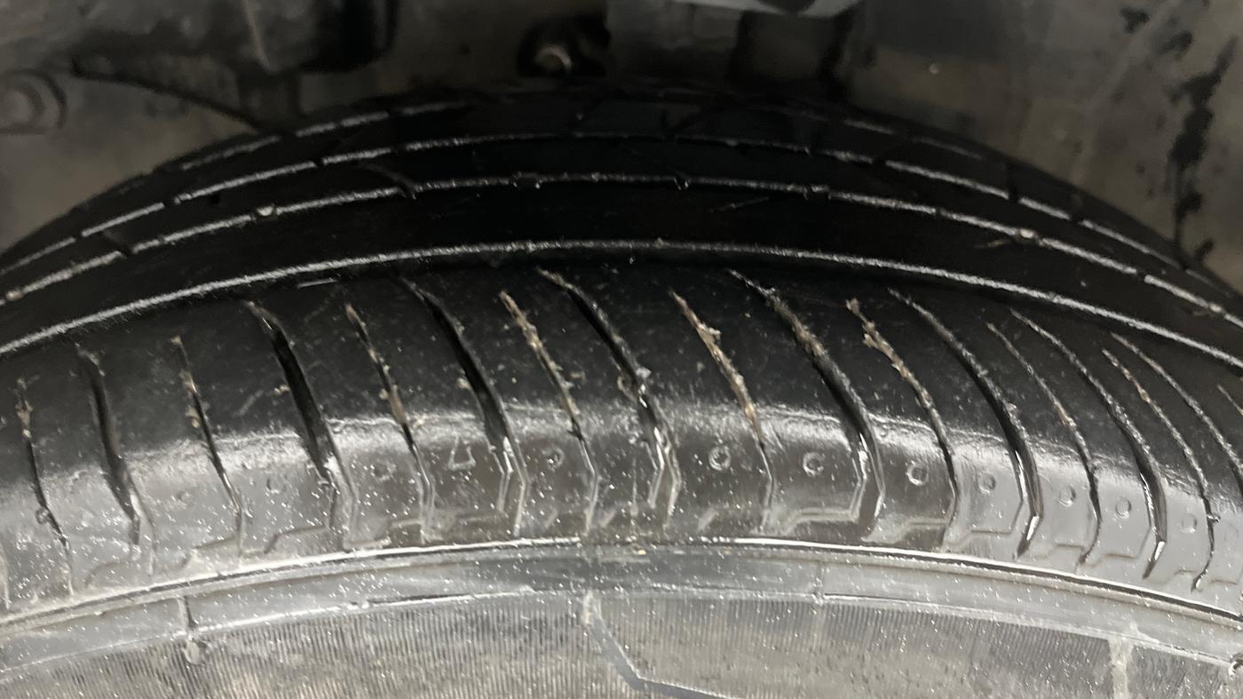 2016 Honda BR-V 1.5L I-VTEC V, Petrol, Manual, 1,15,047 km, Left Front Tyre Tread