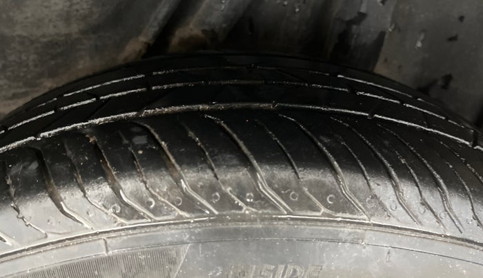 2016 Honda BR-V 1.5L I-VTEC V, Petrol, Manual, 1,14,969 km, Left Rear Tyre Tread