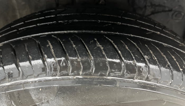 2016 Honda BR-V 1.5L I-VTEC V, Petrol, Manual, 1,14,969 km, Right Front Tyre Tread