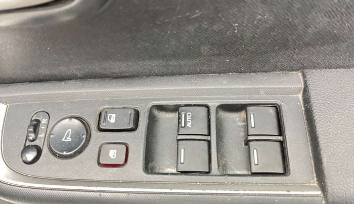 2016 Honda BR-V 1.5L I-VTEC V, Petrol, Manual, 1,14,969 km, Driver Side Door Panels Control