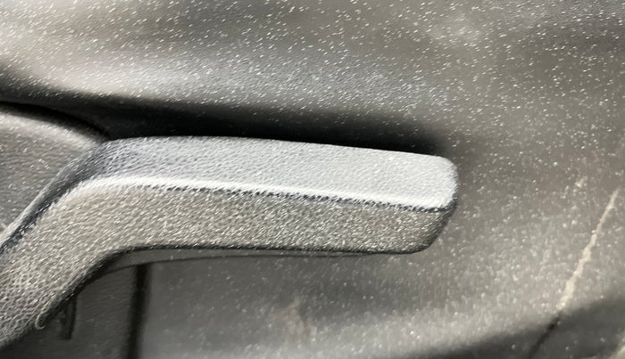 2016 Honda BR-V 1.5L I-VTEC V, Petrol, Manual, 1,14,969 km, Driver Side Adjustment Panel