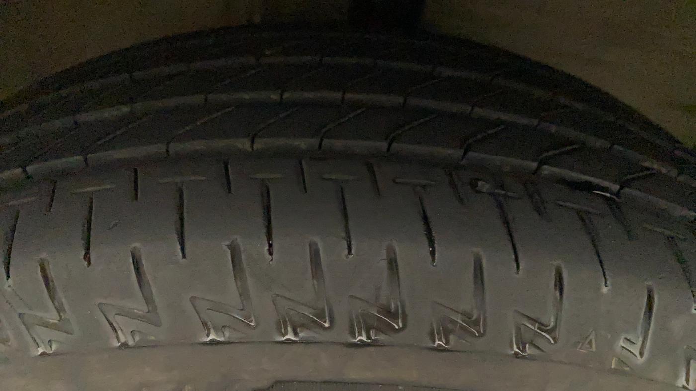 2011 Toyota Etios G, Petrol, Manual, 39,136 km, Right Rear Tyre Tread