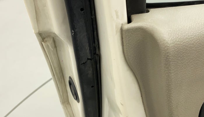 2015 Maruti Celerio VXI AMT, CNG, Automatic, 96,295 km, Front passenger door - Beading has minor damage