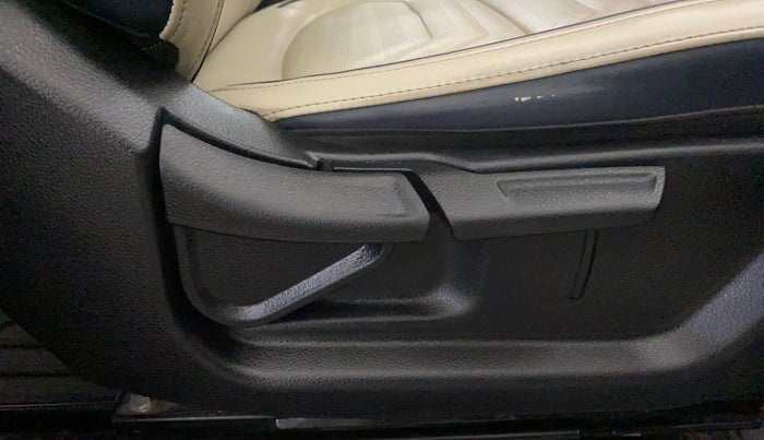 2022 KIA CARENS LUXURY PLUS 1.5 DIESEL AT 7 STR, Diesel, Automatic, 67,767 km, Driver Side Adjustment Panel