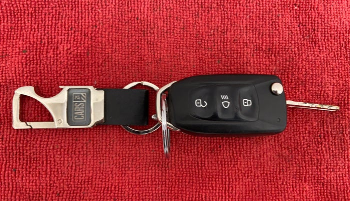 2017 Tata Tiago XZA 1.2 REVOTRON, Petrol, Automatic, 29,769 km, Key Close Up