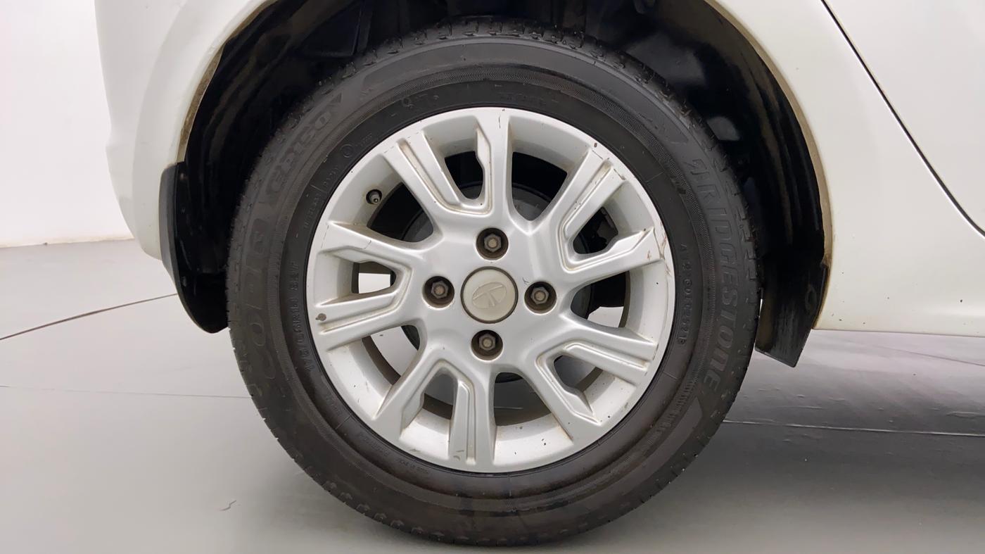 2017 Tata Tiago XZA 1.2 REVOTRON, Petrol, Automatic, 29,769 km, Right Rear Wheel