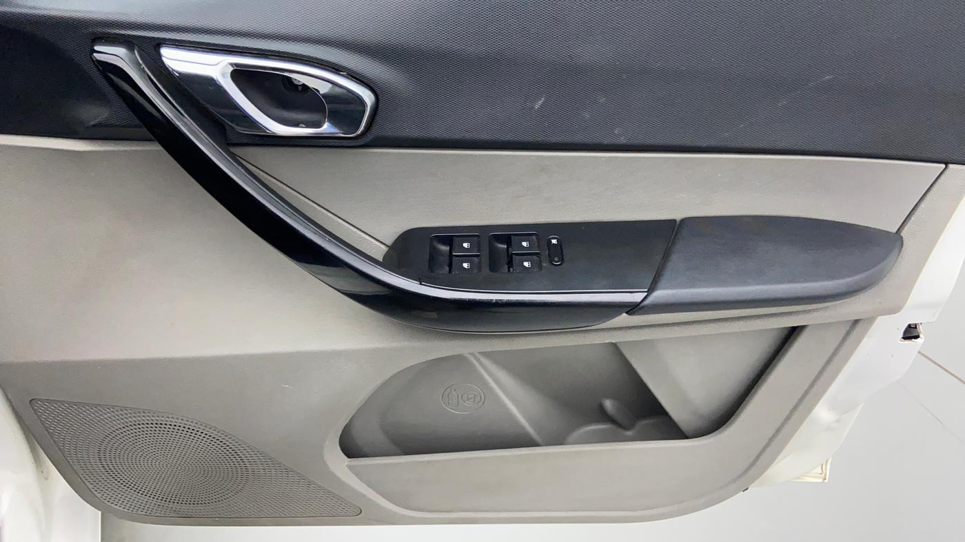 2017 Tata Tiago XZA 1.2 REVOTRON, Petrol, Automatic, 29,769 km, Driver Side Door Panels Control