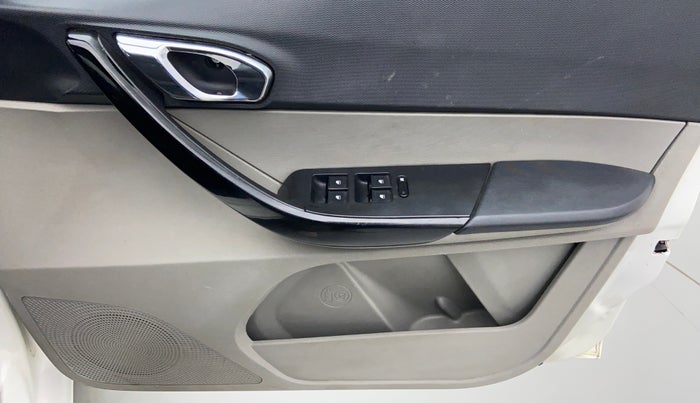 2017 Tata Tiago XZA 1.2 REVOTRON, Petrol, Automatic, 29,769 km, Driver Side Door Panels Control