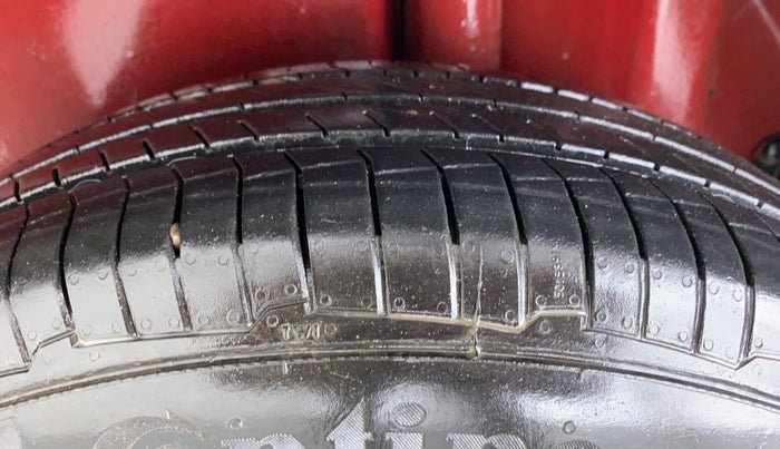 2011 Maruti Swift VXI, Petrol, Manual, 43,529 km, Left Rear Tyre Tread