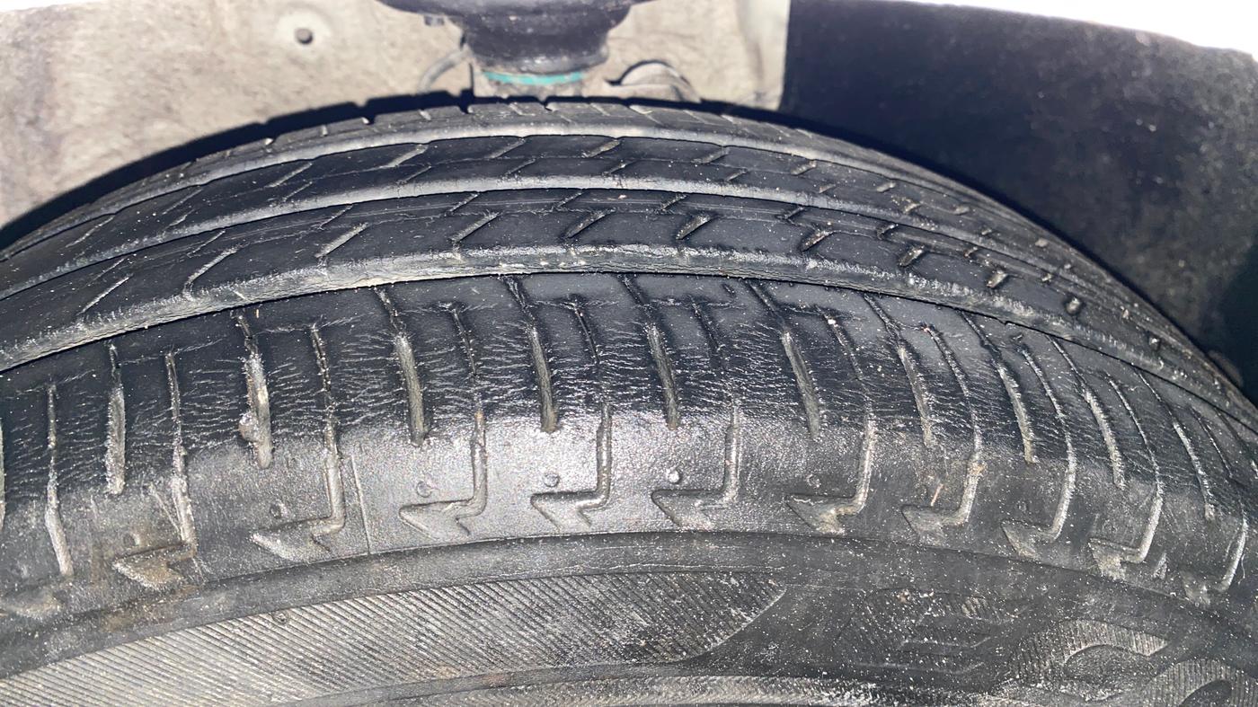 2019 Maruti IGNIS DELTA 1.2 AMT, Petrol, Automatic, 16,947 km, Right Front Tyre Tread