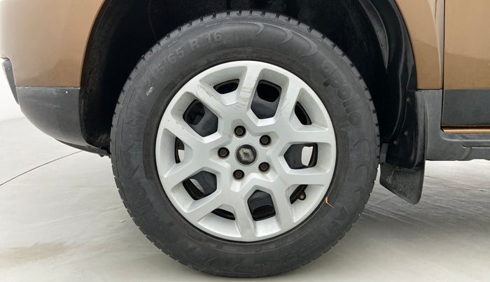 2017 Renault Duster RXL PETROL 104, Petrol, Manual, 40,007 km, Left Front Wheel