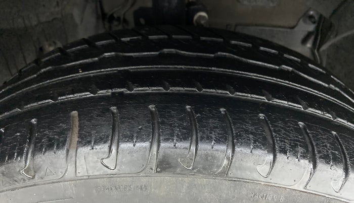 2017 Renault Duster RXL PETROL 104, Petrol, Manual, 40,007 km, Right Front Tyre Tread