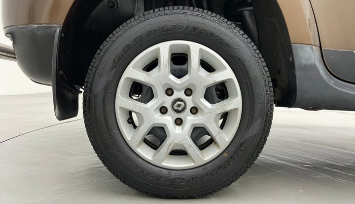2017 Renault Duster RXL PETROL 104, Petrol, Manual, 40,007 km, Right Rear Wheel
