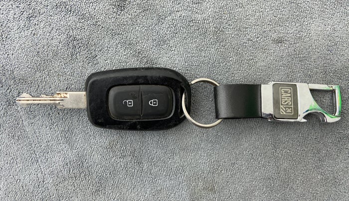 2017 Renault Duster RXL PETROL 104, Petrol, Manual, 40,007 km, Key Close Up