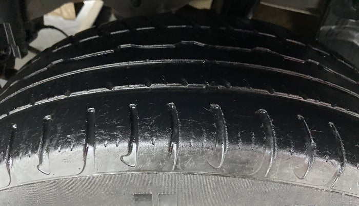 2017 Renault Duster RXL PETROL 104, Petrol, Manual, 40,007 km, Left Rear Tyre Tread