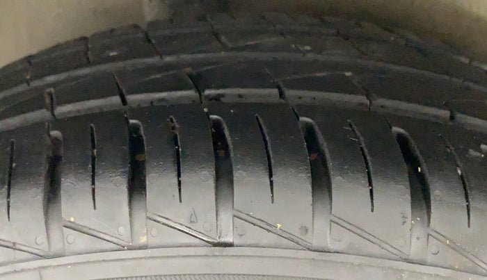 2014 Maruti Celerio VXI, Petrol, Manual, 42,627 km, Right Rear Tyre Tread