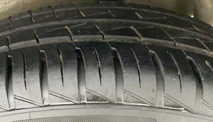 2014 Maruti Celerio VXI, Petrol, Manual, 42,627 km, Left Rear Tyre Tread
