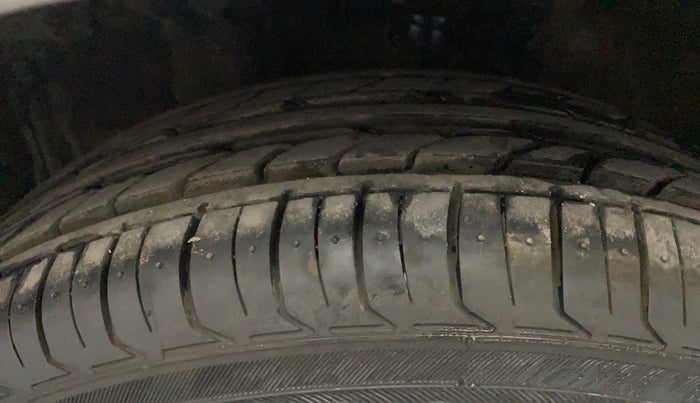 2016 Maruti Celerio VXI AMT, Petrol, Automatic, 61,043 km, Left Front Tyre Tread